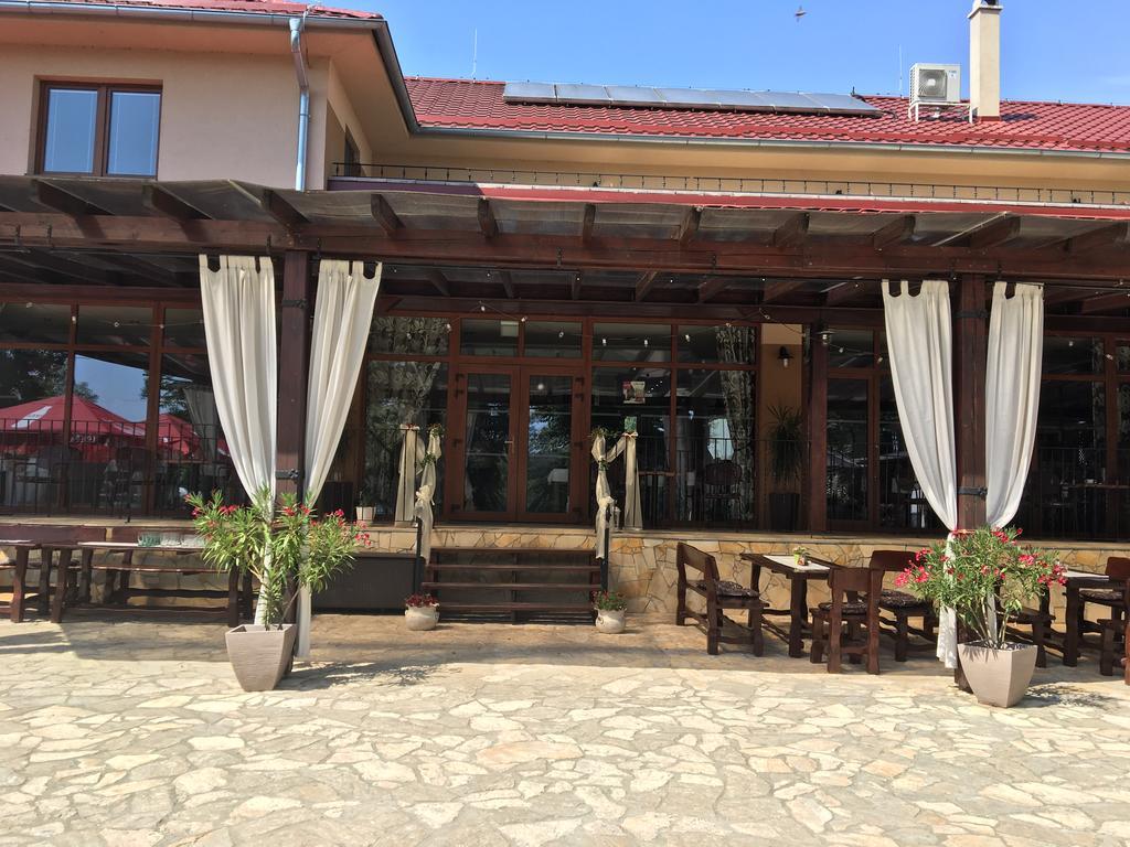 Mlyn Penzion&Wellness Radvaň nad Dunajom Exterior foto