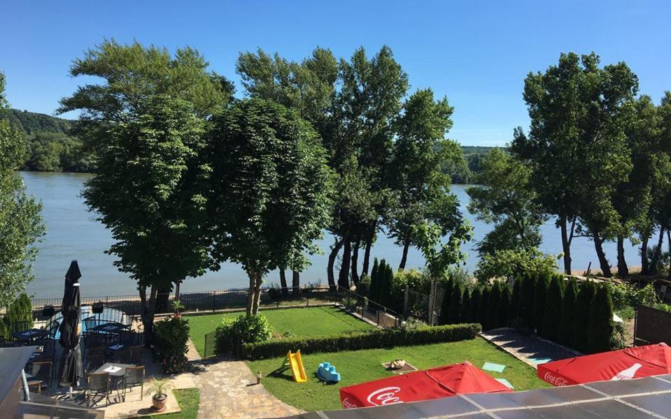 Mlyn Penzion&Wellness Radvaň nad Dunajom Exterior foto